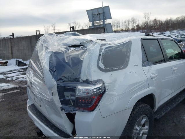 Auction sale of the 2021 Toyota 4runner, vin: JTENU5JR4M5872979, lot number: 43842637