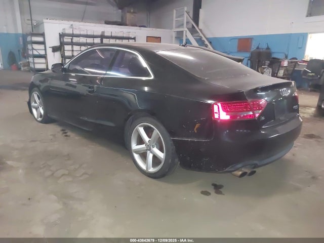 2010 AUDI A5 WAULFAFR8AA029102 Photo 2
