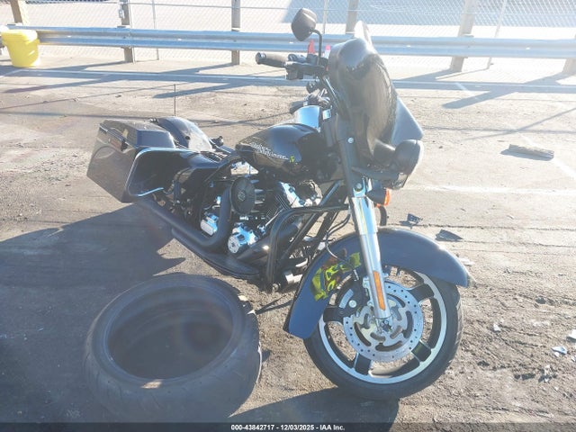 2013 HARLEY-DAVIDSON FLHX 1HD1KBM12DB652642