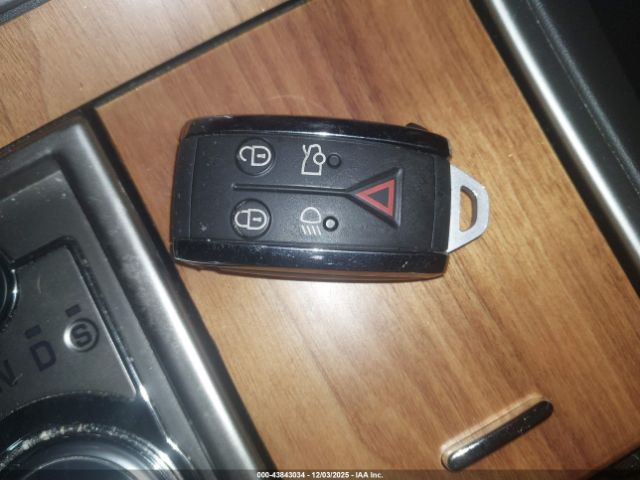 2010 JAGUAR XF SAJWA0FA9AHR50644 Photo 10