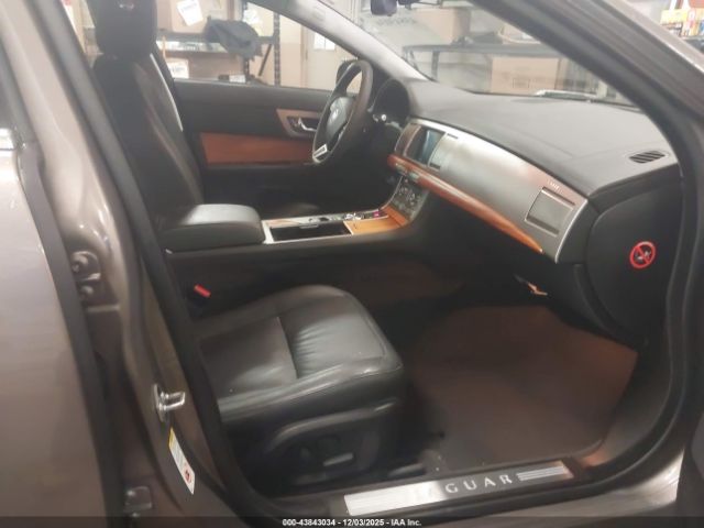 2010 JAGUAR XF SAJWA0FA9AHR50644 Photo 4