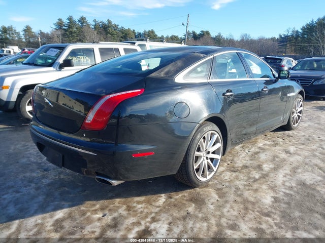 2011 JAGUAR XJ SAJWA1CB4BLV05293 Photo 3