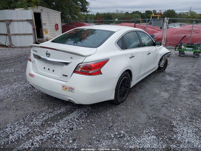 2015 Nissan Altima 2.5 S მანქანა იყიდება აუქციონზე, vin: 1N4AL3AP4FN906498, აუქციონის ნომერი: 43843541