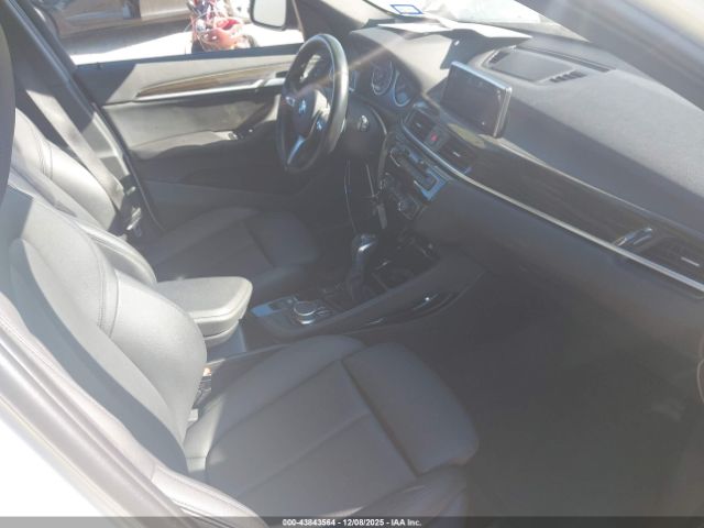 2017 BMW X1 WBXHT3C31H5F76735 Photo 4