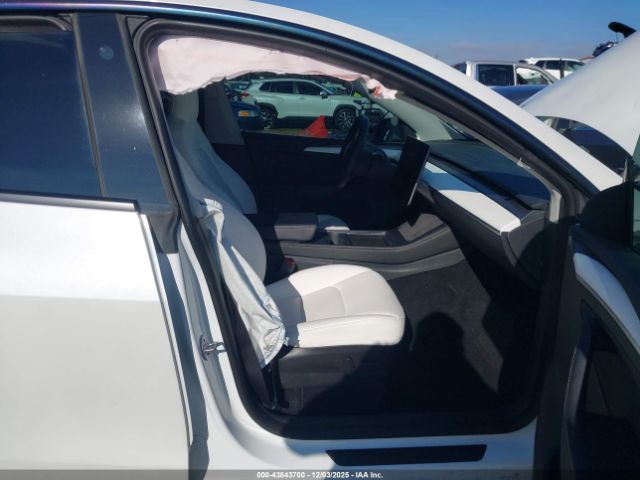 2023 TESLA MODEL Y 7SAYGDEE5PF635160 Photo 4