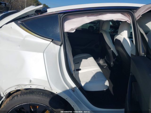 2023 TESLA MODEL Y 7SAYGDEE5PF635160 Photo 7