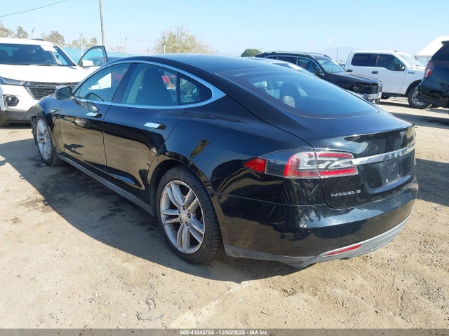 2015 TESLA MODEL S 5YJSA1E16FF113281 Photo 2