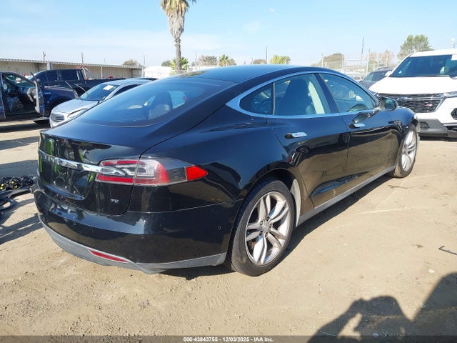 2015 TESLA MODEL S 5YJSA1E16FF113281 Photo 3