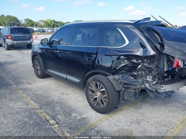 2017 MITSUBISHI OUTLANDER JA4JZ4AX7HZ057696 Photo 2