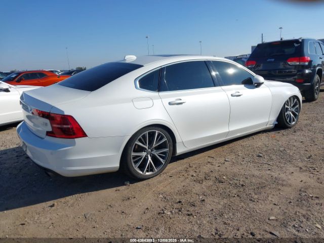 2018 VOLVO S90 LVY982AKXJP024576 Photo 3