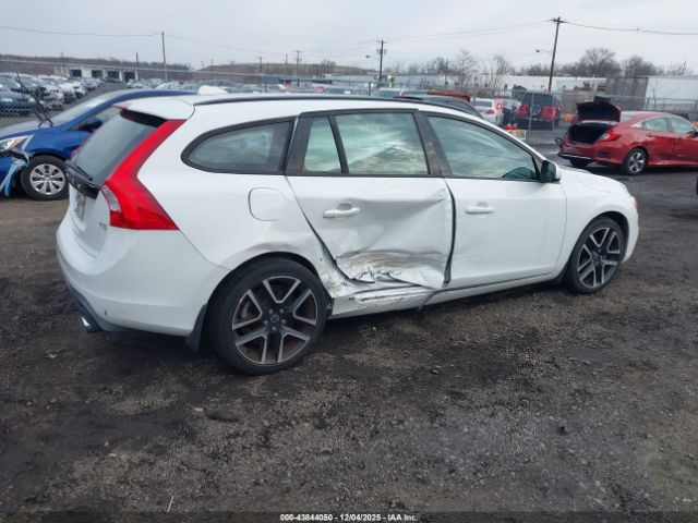 2018 VOLVO V60 YV140MEL7J2380529 Photo 3