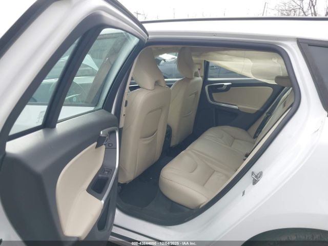 2018 VOLVO V60 YV140MEL7J2380529 Photo 7