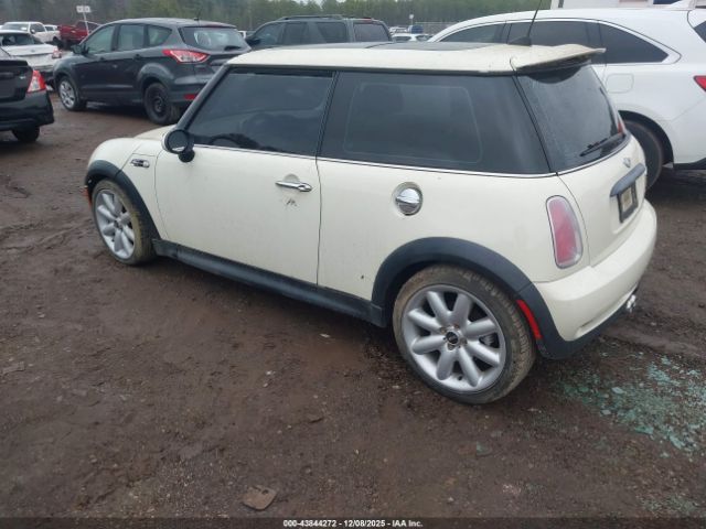 2006 MINI COOPER S WMWRE33576TJ36440 Photo 2