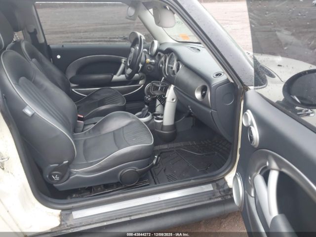 2006 MINI COOPER S WMWRE33576TJ36440 Photo 4