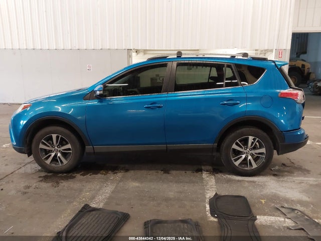 Toyota Rav4 Xle 2018 2T3RFREV8JW802243 Image 15