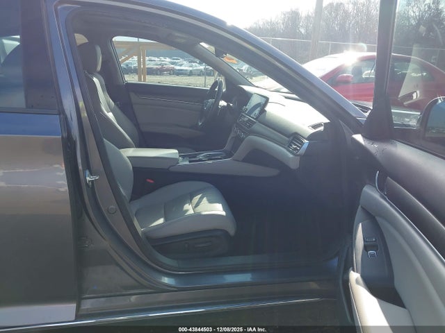 Auction sale of the 2018 Honda Accord Ex-l 2.0t, vin: 1HGCV2F5XJA010836, lot number: 43844503