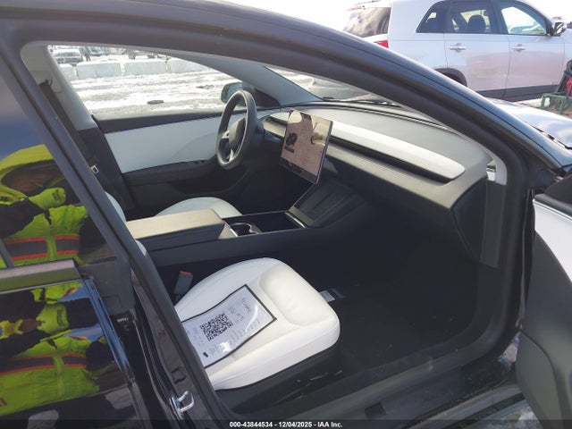 2025 TESLA MODEL 3 5YJ3E1EA3SF969396 Photo 4