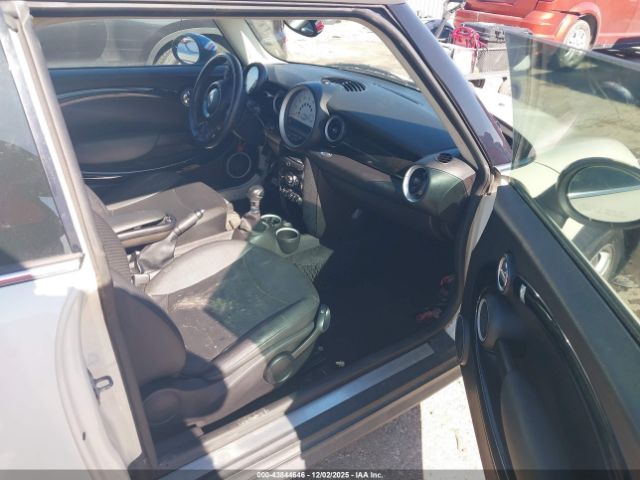 2012 MINI COOPER CLUBMAN WMWZF3C51CT190356 Photo 4