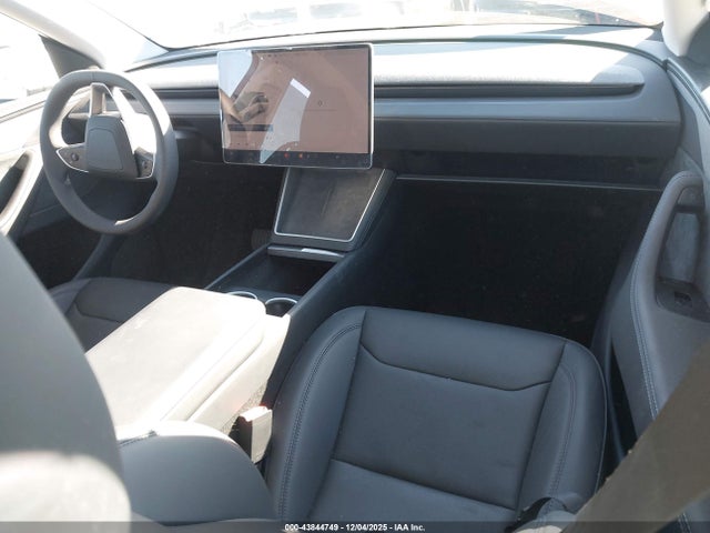 2026 TESLA MODEL Y 7SAYGDED7TA463244 Photo 4