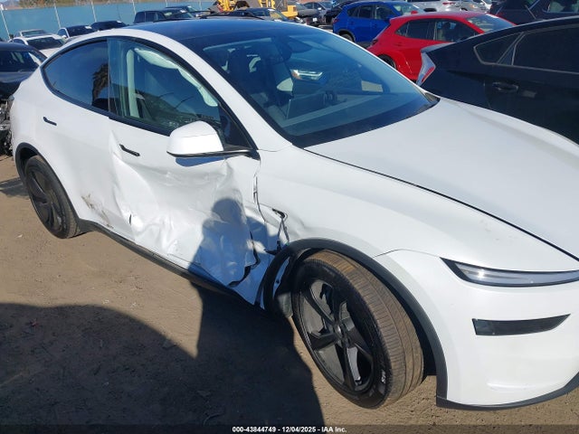 2026 TESLA MODEL Y 7SAYGDED7TA463244 Photo 5