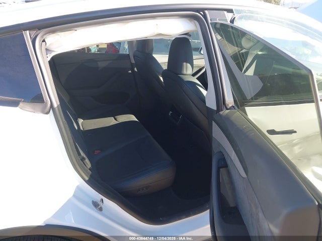 2026 TESLA MODEL Y 7SAYGDED7TA463244 Photo 7