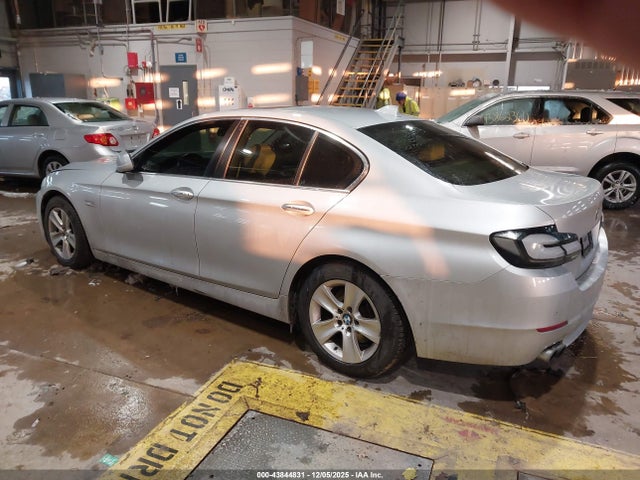 2013 BMW 528I WBAXH5C57DD113256 Photo 2