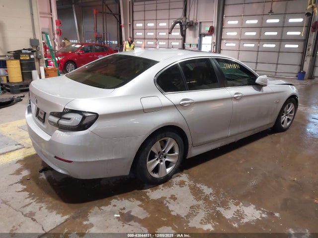 2013 BMW 528I WBAXH5C57DD113256 Photo 3