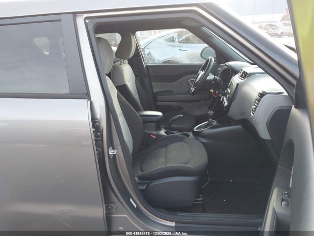 KNDJN2A27F7218230 KIA Soul
