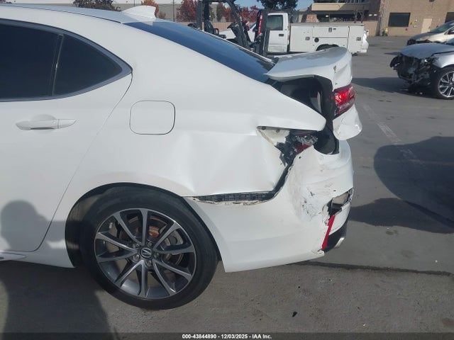 Acura j35y6 2018 19UUB3F58JA003080 Image 17
