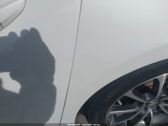 Acura j35y6 2018 19UUB3F58JA003080 Image 19