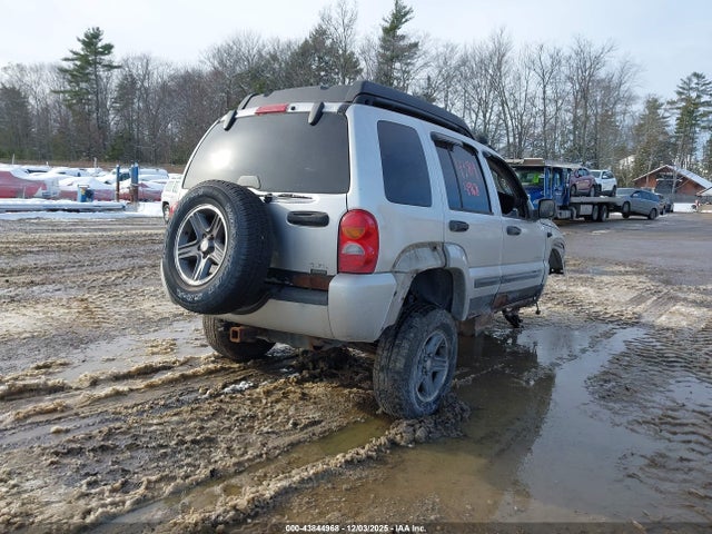 2004 JEEP LIBERTY 1J4GL38K24W141758 Photo 3