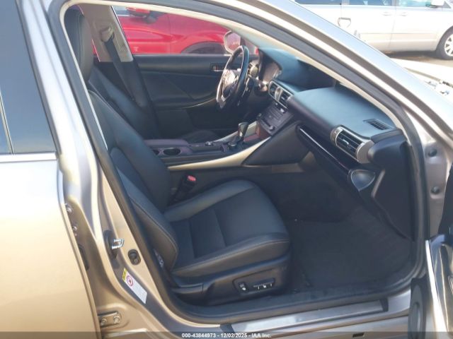 2016 LEXUS IS 200T JTHBA1D24G5026054 Photo 4