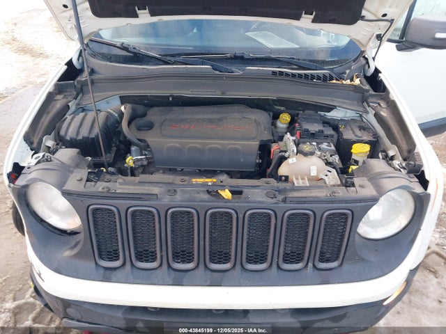 43845199 :رقم المزاد ، ZACCJBCT0GPC74542 vin ، 2016 Jeep Renegade Trailhawk مزاد بيع
