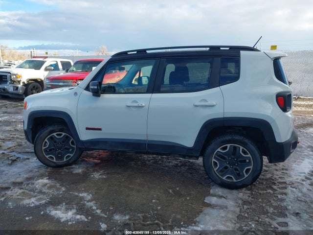 43845199 :رقم المزاد ، ZACCJBCT0GPC74542 vin ، 2016 Jeep Renegade Trailhawk مزاد بيع