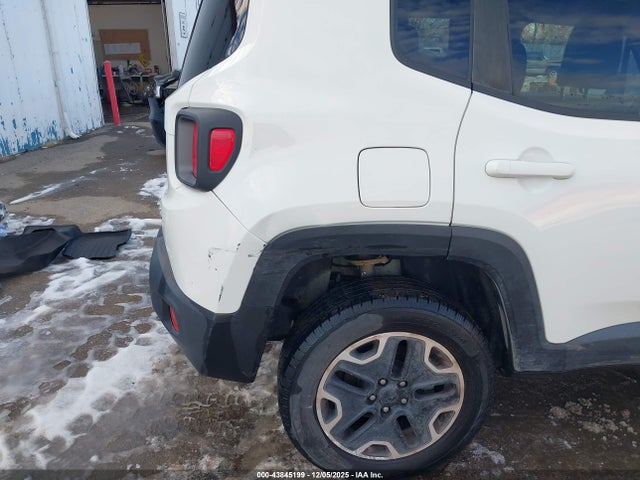 43845199 :رقم المزاد ، ZACCJBCT0GPC74542 vin ، 2016 Jeep Renegade Trailhawk مزاد بيع