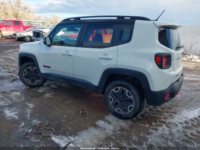 43845199 :رقم المزاد ، ZACCJBCT0GPC74542 vin ، 2016 Jeep Renegade Trailhawk مزاد بيع