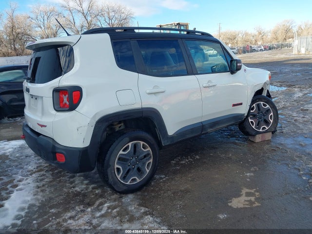 43845199 :رقم المزاد ، ZACCJBCT0GPC74542 vin ، 2016 Jeep Renegade Trailhawk مزاد بيع