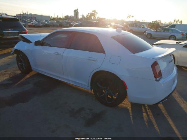 2022 CHRYSLER 300 2C3CCABTXNH120901 Photo 2