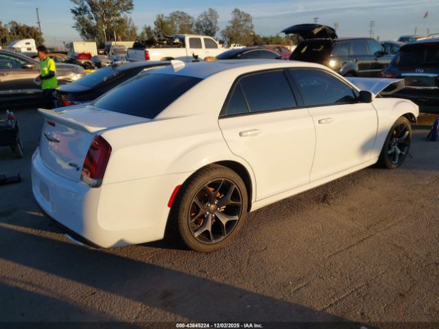 2022 CHRYSLER 300 2C3CCABTXNH120901 Photo 3