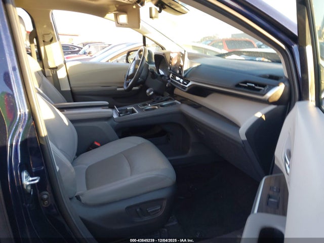 5TDZSKFC7PS103549 Toyota Sienna Limited