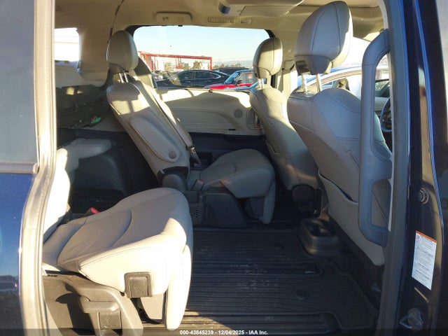5TDZSKFC7PS103549 Toyota Sienna Limited