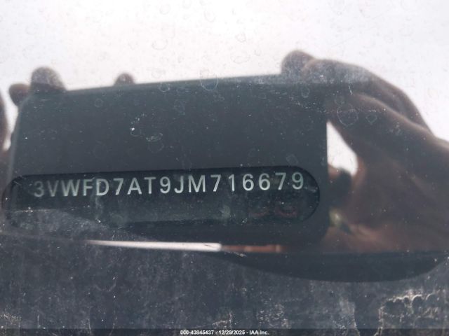 2018 VOLKSWAGEN BEETLE 3VWFD7AT9JM716679 Photo 8