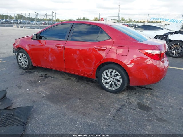 2019 TOYOTA COROLLA 2T1BURHE6KC167697 Photo 2
