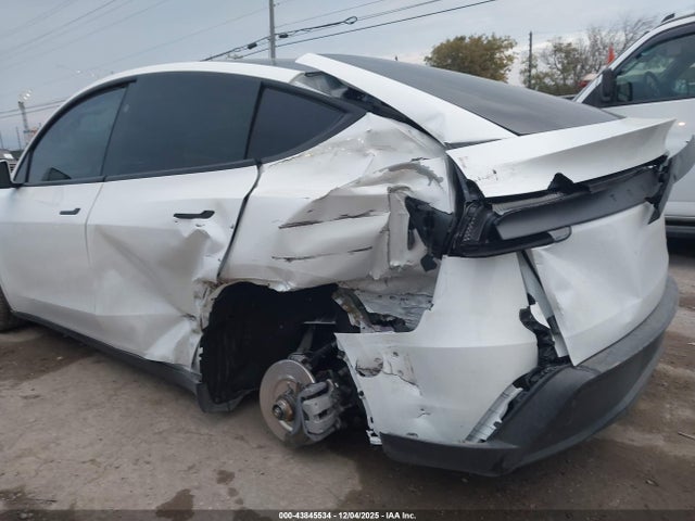 2026 TESLA MODEL Y 7SAYGDEE4TA397325 Photo 5