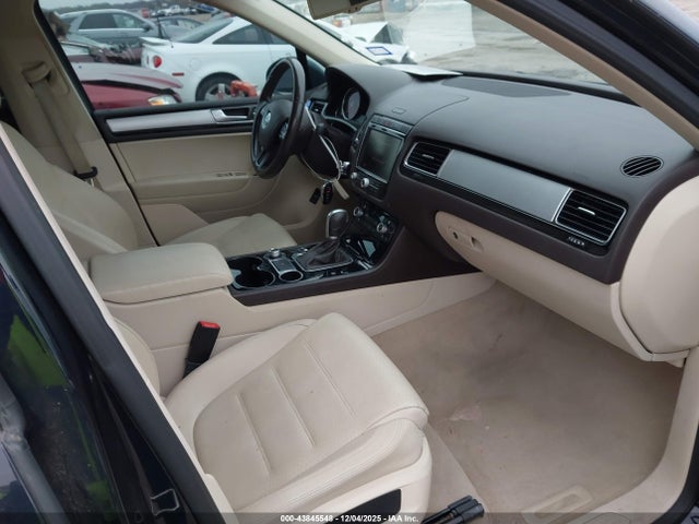 2015 VOLKSWAGEN TOUAREG WVGEF9BP3FD002261 Photo 4
