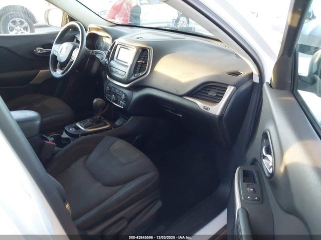 1C4PJLAB5HW654417 Jeep Cherokee
