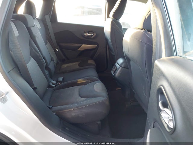 1C4PJLAB5HW654417 Jeep Cherokee