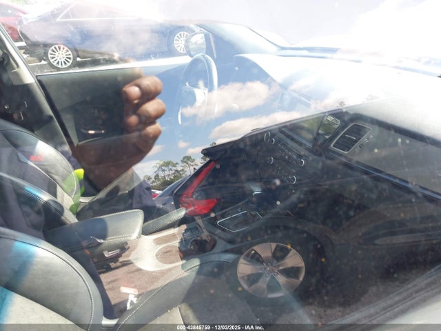 2019 KIA NIRO PLUG-IN HYBRID KNDCD3LD6K5236224 Photo 4