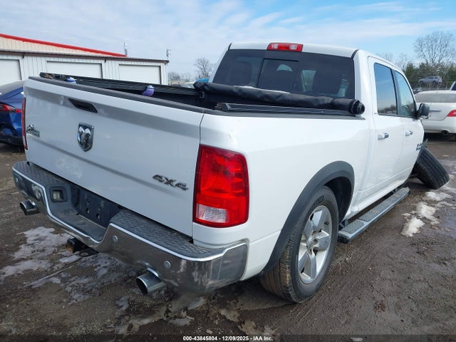 2016 RAM 1500 3C6RR7LT0GG181478 Photo 3