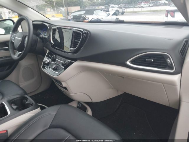 2024 CHRYSLER PACIFICA 2C4RC1BG3RR161685 Photo 4